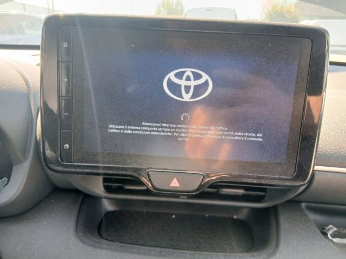 Toyota Yaris 1.5 Hybrid 5 porte Energy (13)