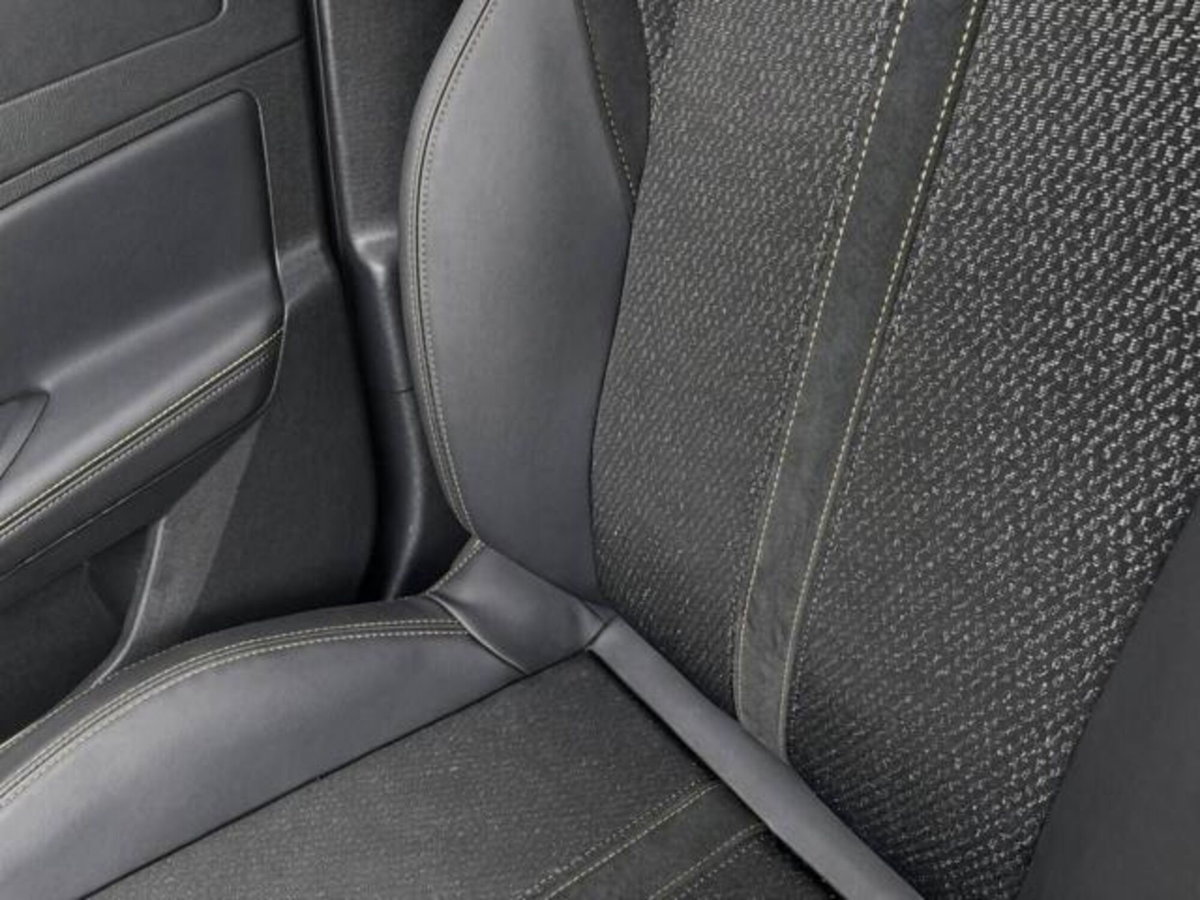 Peugeot 408 Hybrid 225 e-EAT8 First Edition (10)