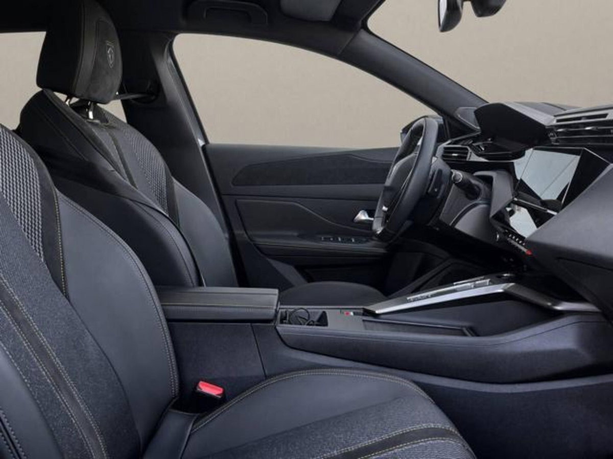 Peugeot 408 Hybrid 225 e-EAT8 First Edition (11)