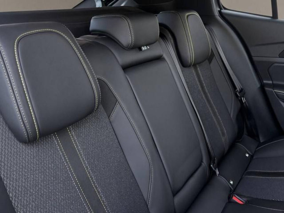 Peugeot 408 Hybrid 225 e-EAT8 First Edition (12)