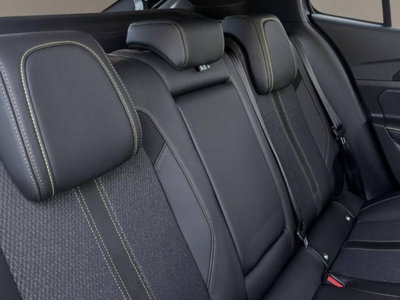 Peugeot 408 Hybrid 225 e-EAT8 First Edition (12)