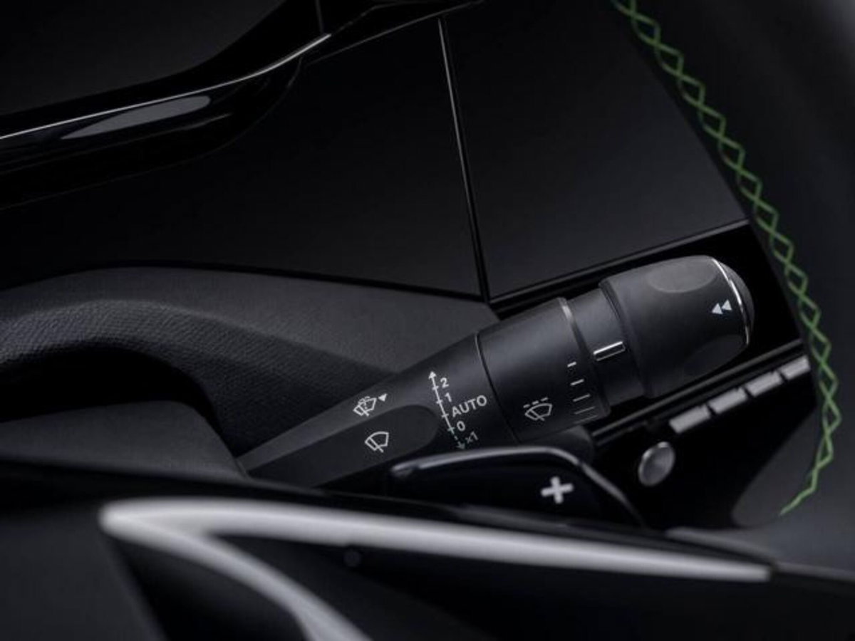 Peugeot 408 Hybrid 225 e-EAT8 First Edition (15)