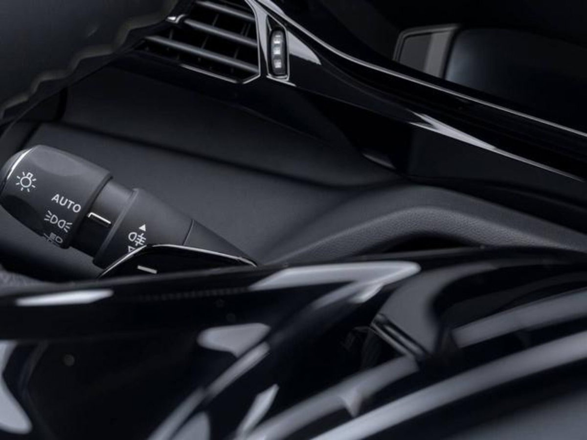 Peugeot 408 Hybrid 225 e-EAT8 First Edition (16)