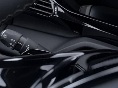 Peugeot 408 Hybrid 225 e-EAT8 First Edition (16)