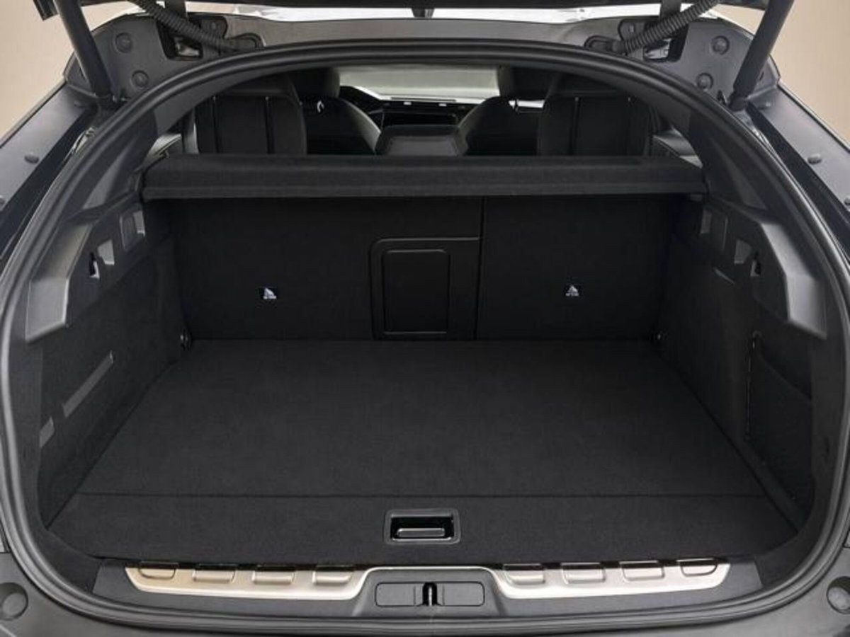 Peugeot 408 Hybrid 225 e-EAT8 First Edition (7)
