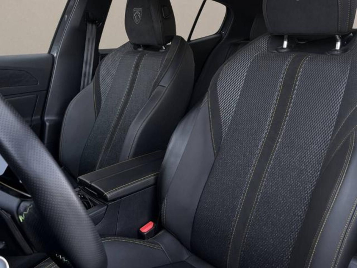 Peugeot 408 Hybrid 225 e-EAT8 First Edition (9)