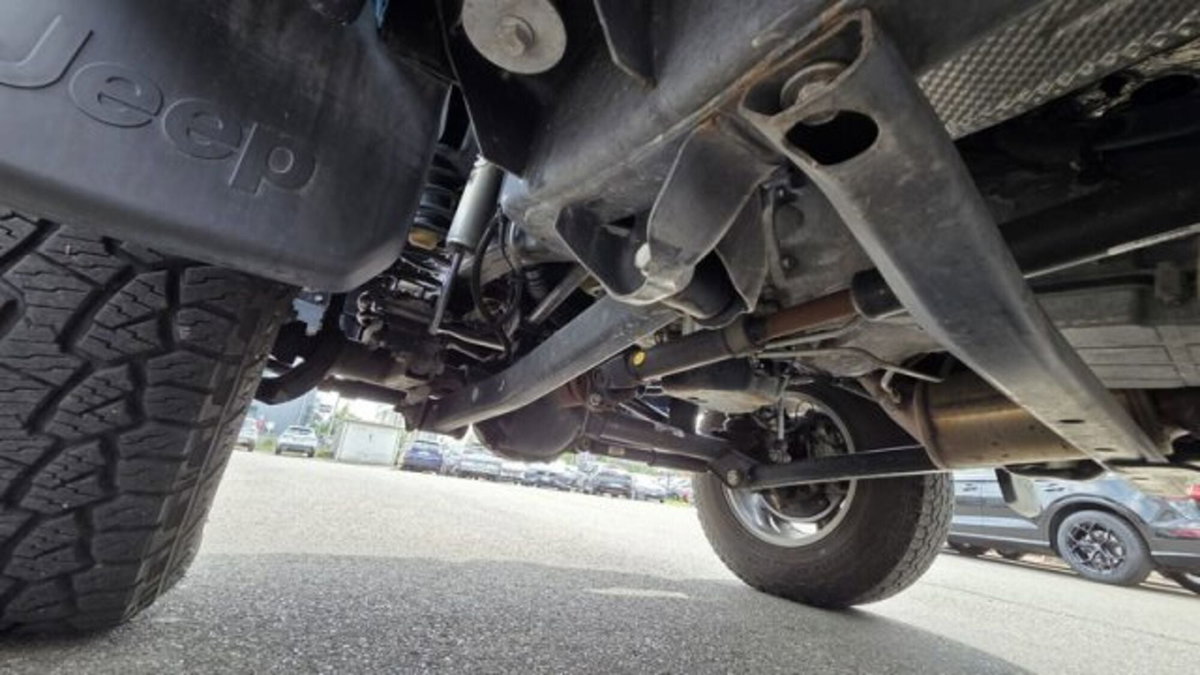 Jeep Wrangler 2.8 CRD DPF Sahara Auto (13)