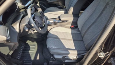 Peugeot 2008 50 kWh Allure (16)