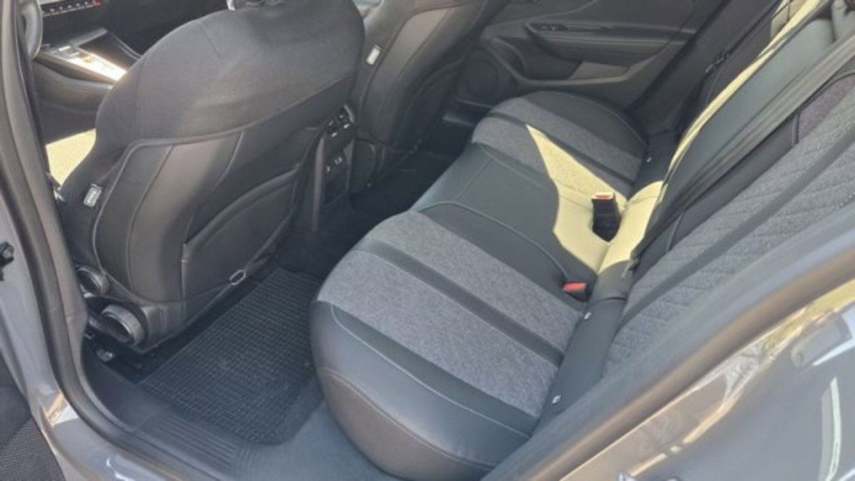 Peugeot 408 1.2 puretech Allure s&s 130cv eat8 (16)