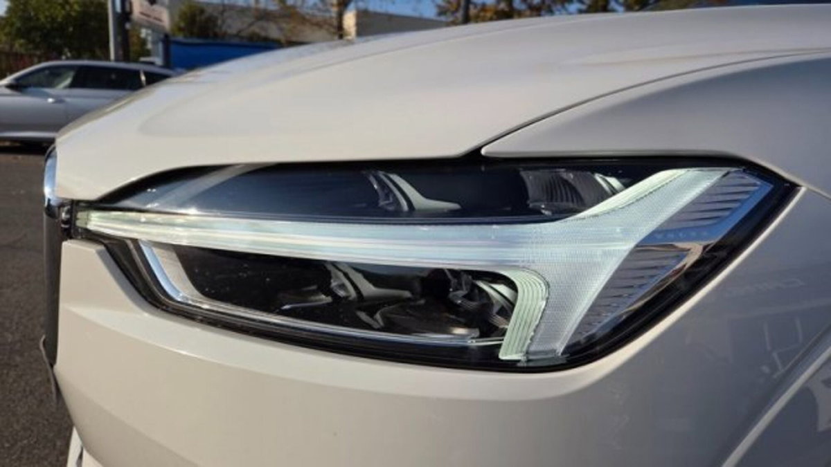 Volvo XC60 T6 Recharge AWD Plug-in Hybrid Inscription (4)