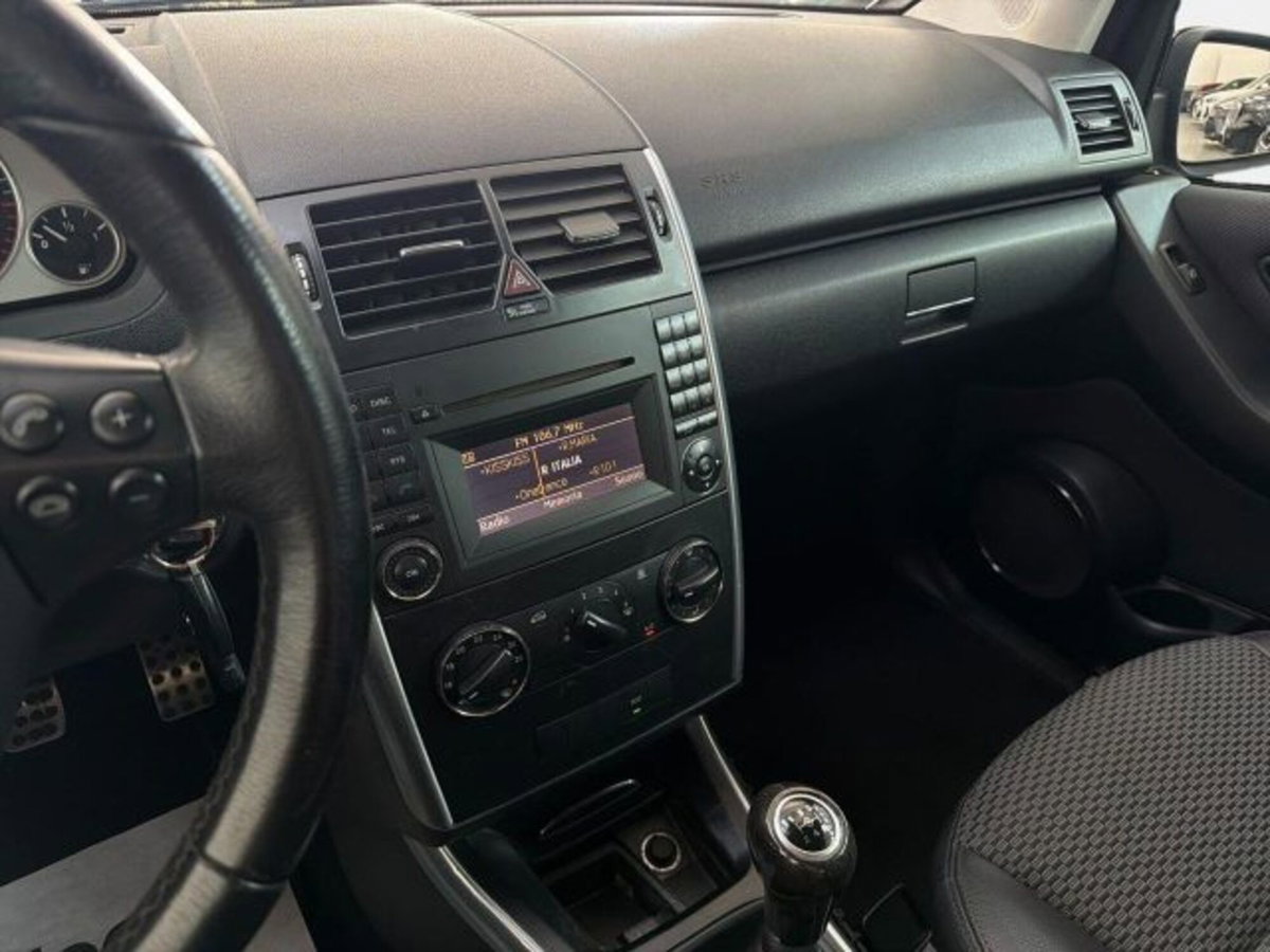 Mercedes-Benz Classe A 160 BlueEFFICIENCY Coupé Special Edition (10)