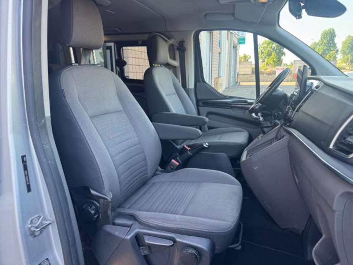 Ford Tourneo Custom 320 2.0 EcoBlue 150CV PL Titanium (12)