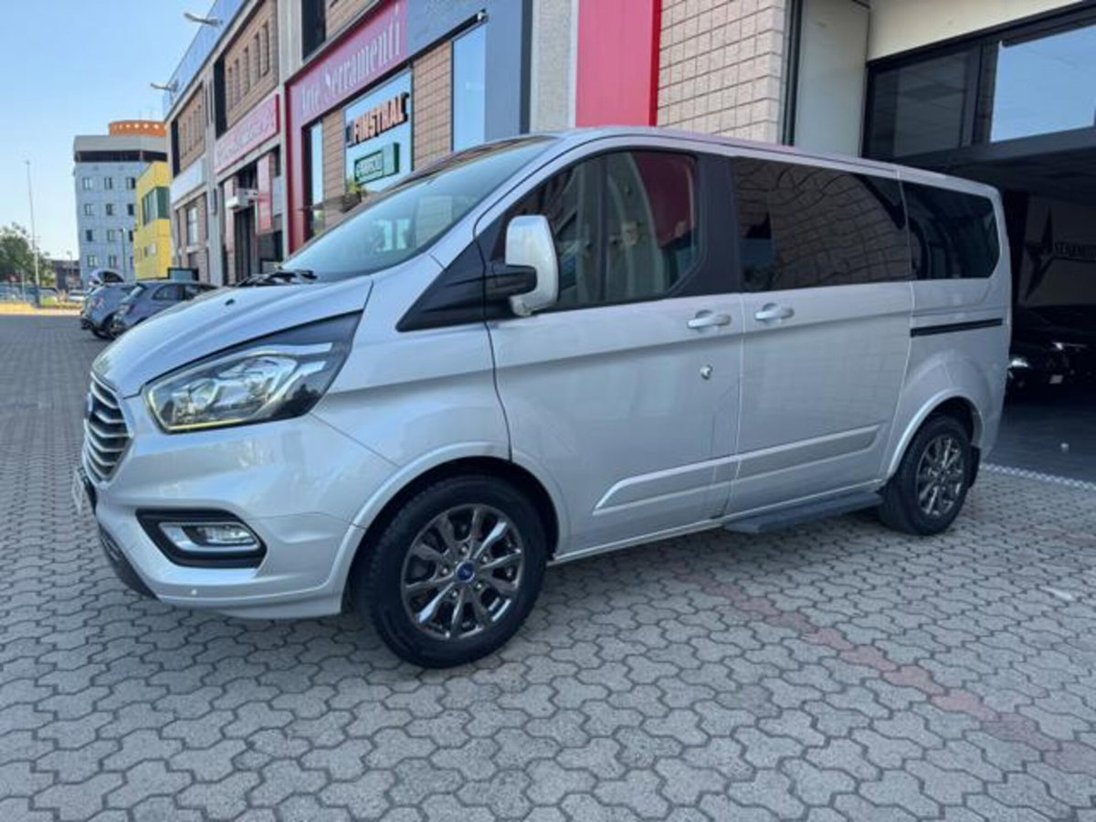 Ford Tourneo Custom 320 2.0 EcoBlue 150CV PL Titanium (2)