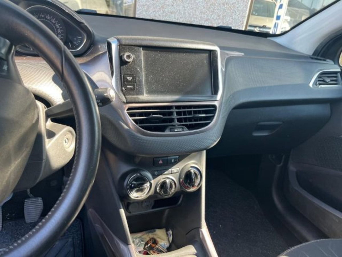 Peugeot 2008 e-HDi 92 CV Stop&Start ETG6 Active (5)