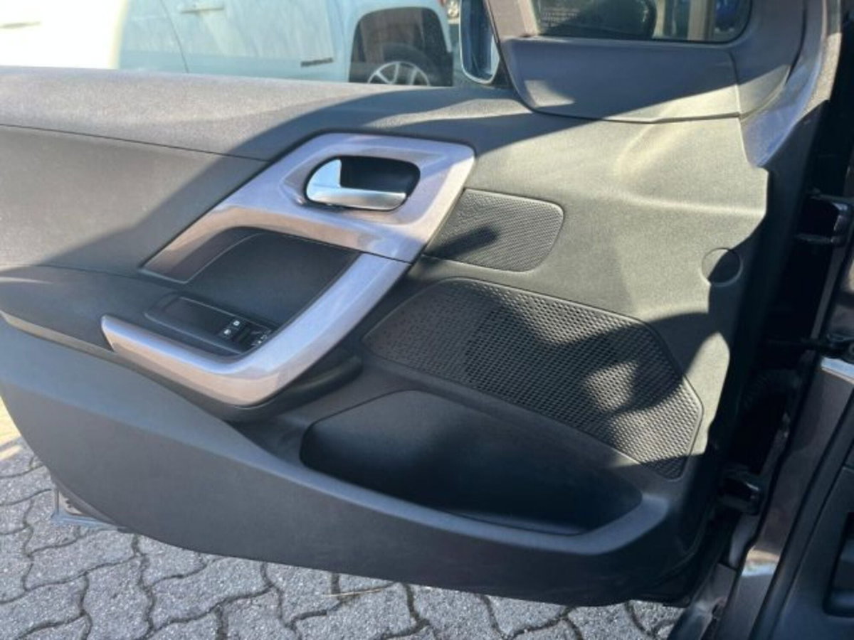 Peugeot 2008 e-HDi 92 CV Stop&Start ETG6 Active (6)