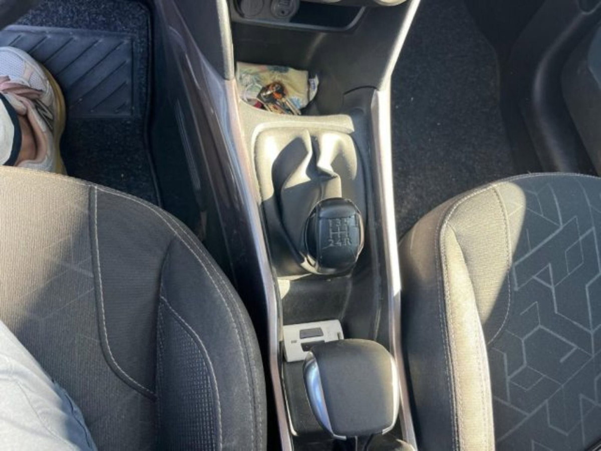 Peugeot 2008 e-HDi 92 CV Stop&Start ETG6 Active (8)