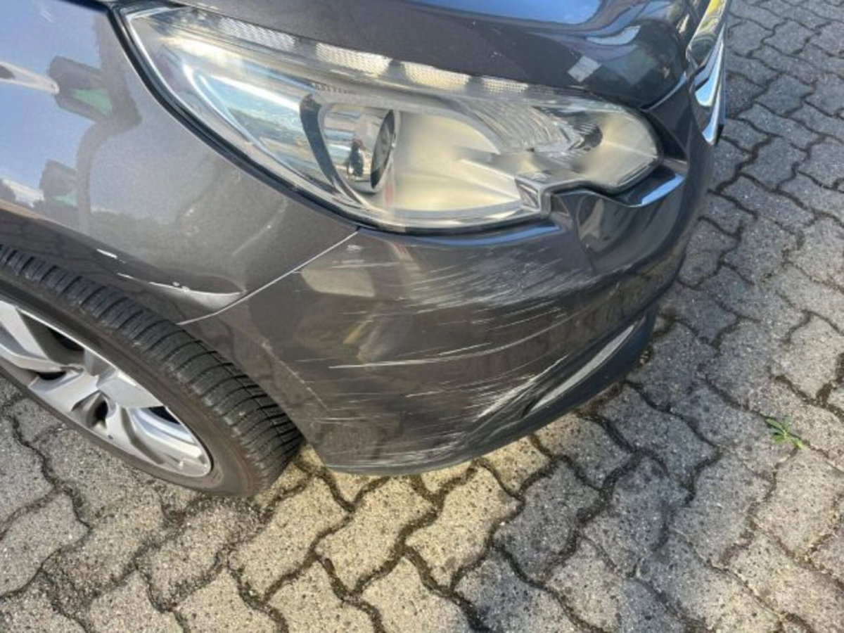 Peugeot 2008 e-HDi 92 CV Stop&Start ETG6 Active (9)