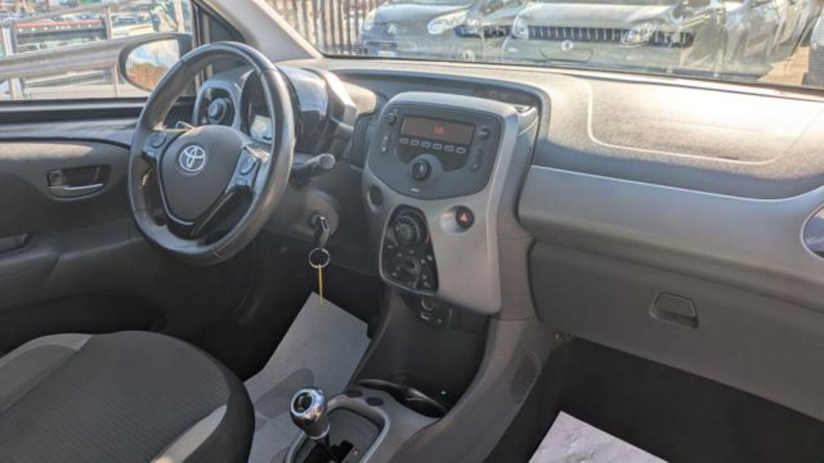 Toyota Aygo Connect 1.0 VVT-i 72 CV 5 porte x-cool (10)
