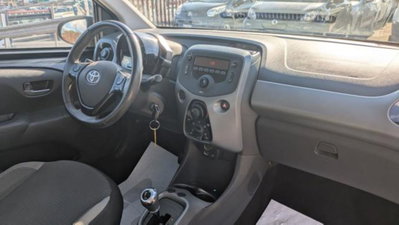 Toyota Aygo Connect 1.0 VVT-i 72 CV 5 porte x-cool (10)