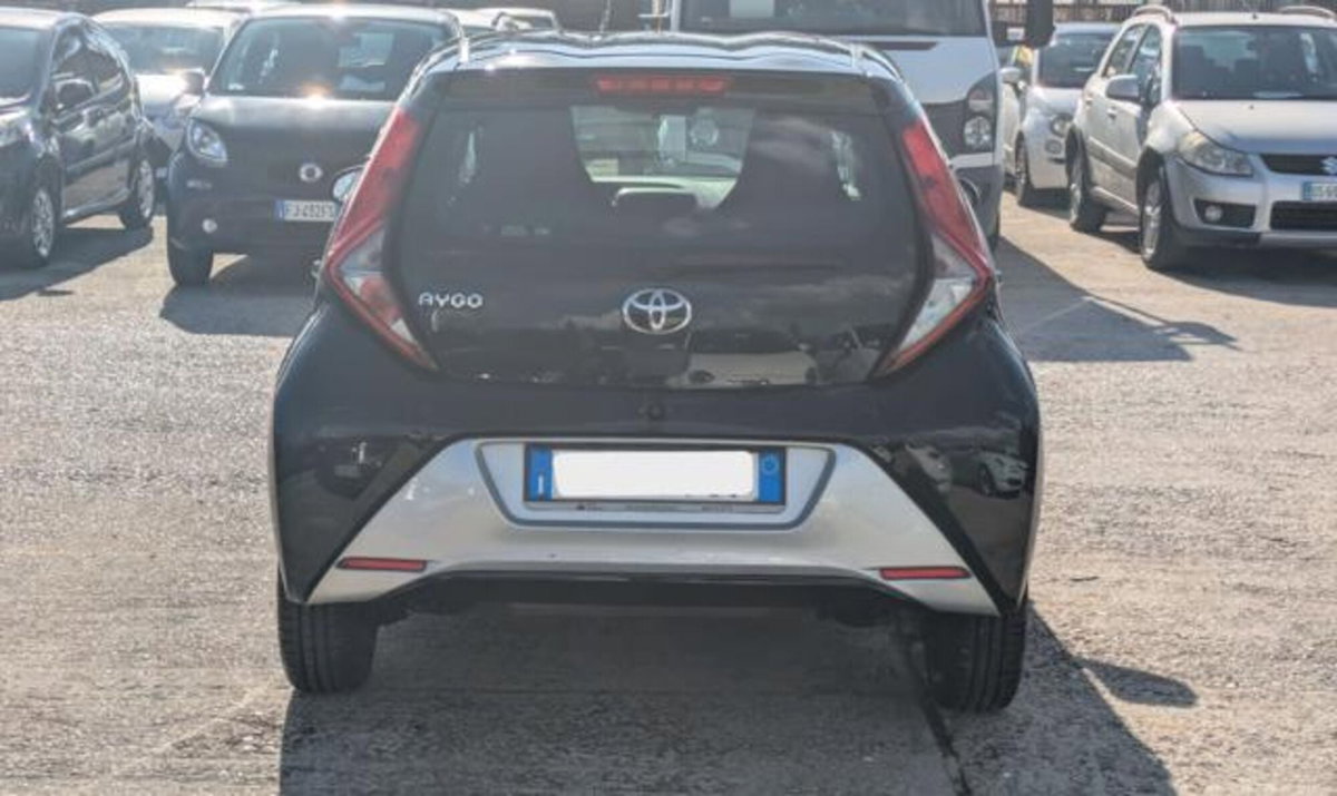 Toyota Aygo Connect 1.0 VVT-i 72 CV 5 porte x-cool (14)