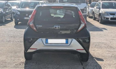 Toyota Aygo Connect 1.0 VVT-i 72 CV 5 porte x-cool (14)