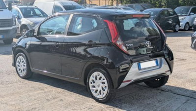 Toyota Aygo Connect 1.0 VVT-i 72 CV 5 porte x-cool (4)