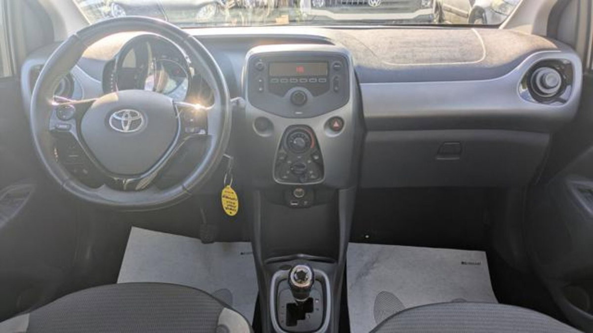Toyota Aygo Connect 1.0 VVT-i 72 CV 5 porte x-cool (6)