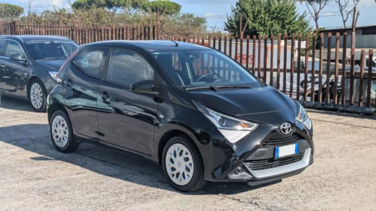 Toyota Aygo Connect 1.0 VVT-i 72 CV 5 porte x-cool (2)