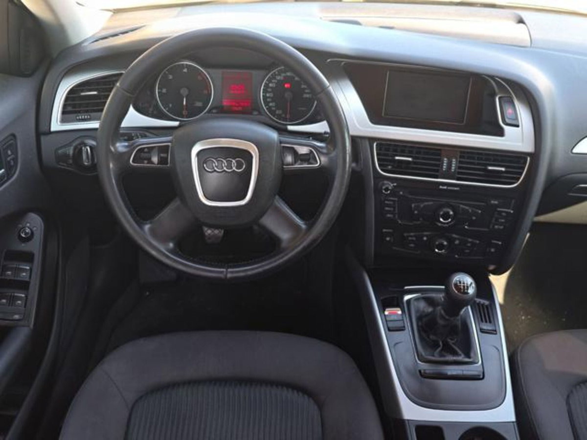 Audi A4 Avant 2.0 TDI 120 CV (9)