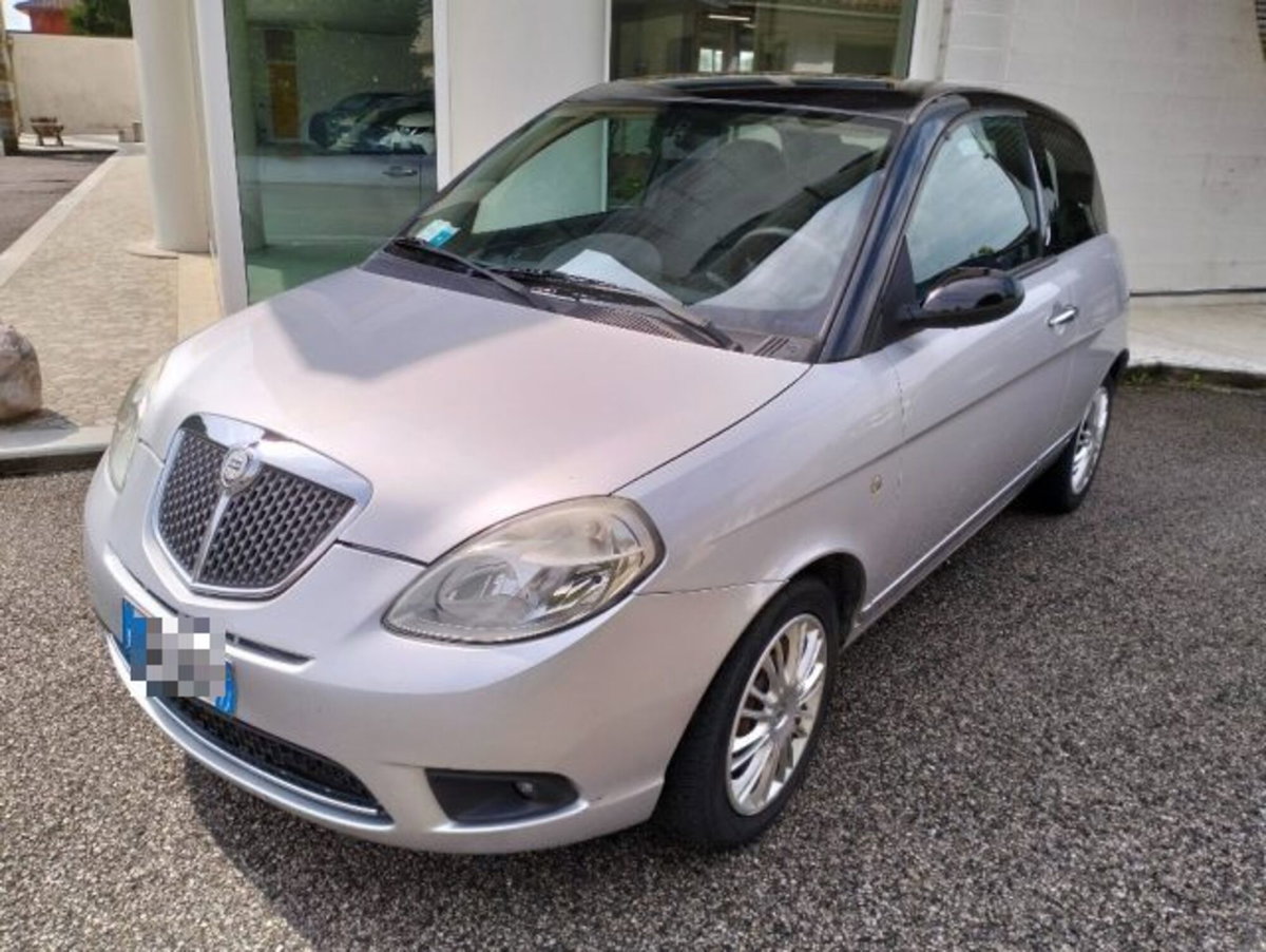 Lancia Ypsilon 1.4 Oro Bianco