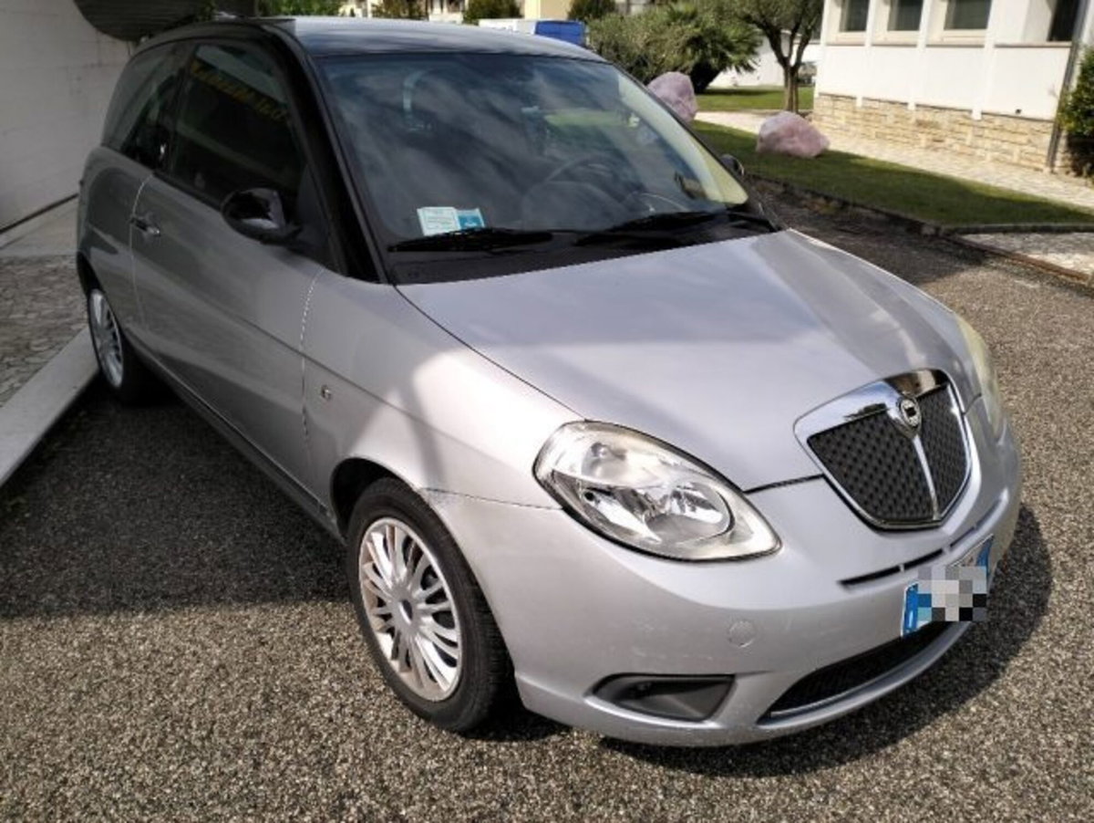 Lancia Ypsilon 1.4 Oro Bianco (2)