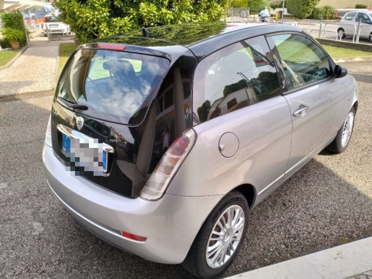 Lancia Ypsilon 1.4 Oro Bianco (3)