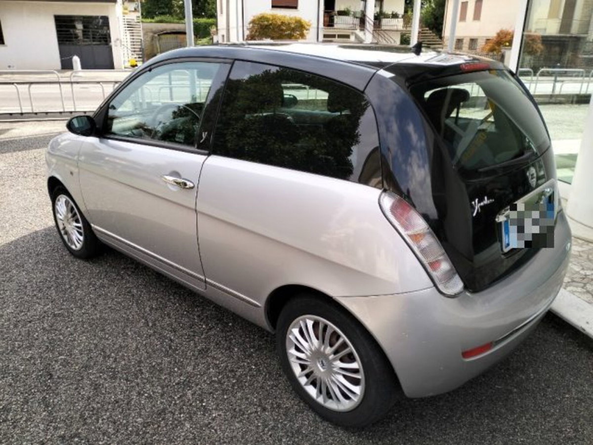 Lancia Ypsilon 1.4 Oro Bianco (5)