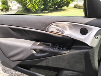 Lancia Ypsilon 1.4 Oro Bianco (6)