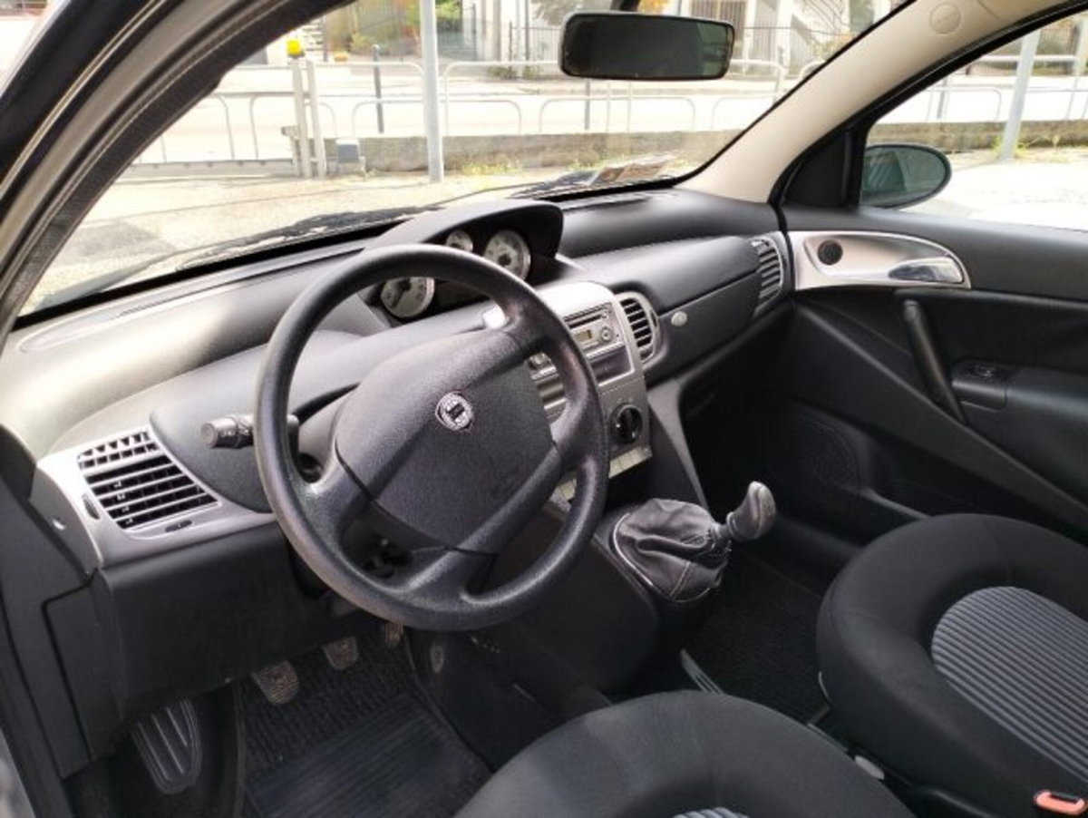Lancia Ypsilon 1.4 Oro Bianco (8)