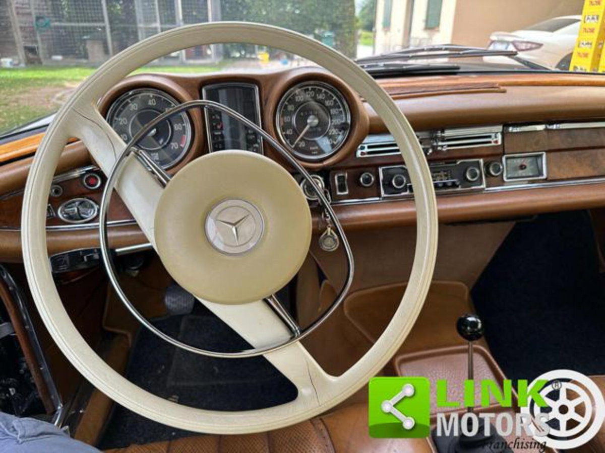 Mercedes-Benz 280 Coupé 280 SLC (14)