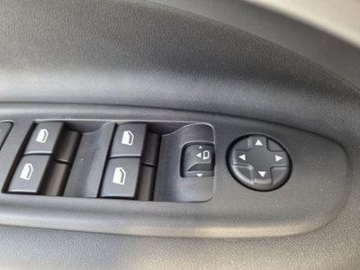 Jeep Avenger 1.2 turbo e-hybrid mhev Summit fwd 110cv edct6 (11)