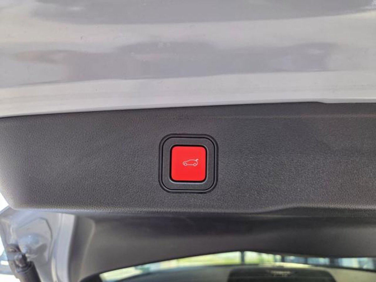 Jeep Avenger 1.2 turbo e-hybrid mhev Summit fwd 110cv edct6 (15)