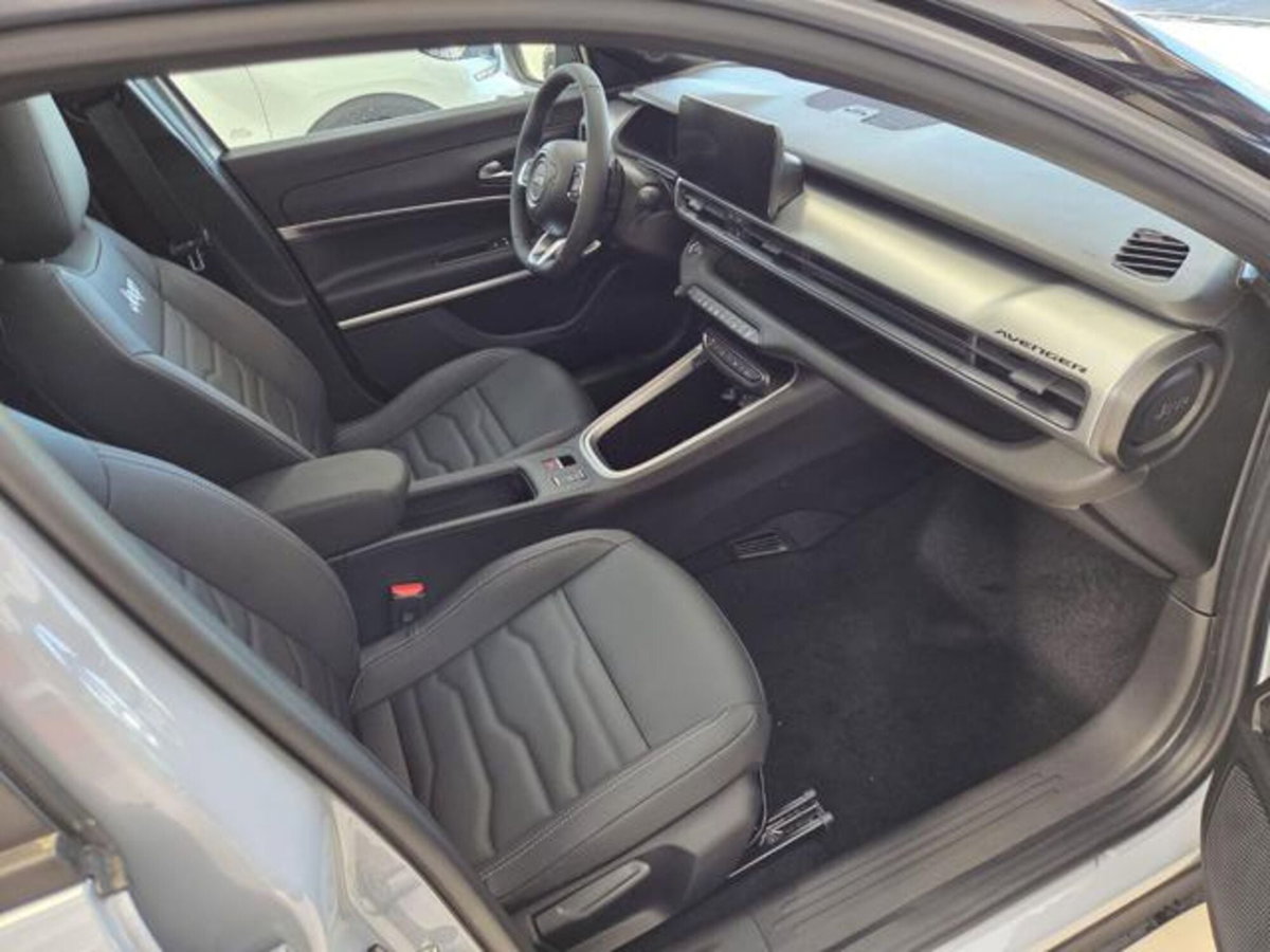 Jeep Avenger 1.2 turbo e-hybrid mhev Summit fwd 110cv edct6 (6)