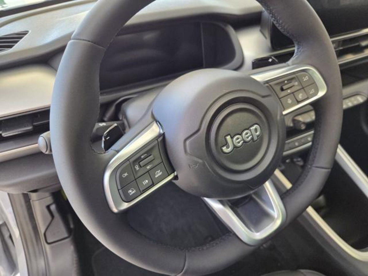 Jeep Avenger 1.2 turbo e-hybrid mhev Summit fwd 110cv edct6 (9)