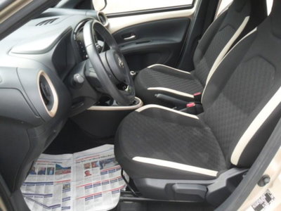 Toyota Aygo X 1.0 VVT-i 72 CV 5 porte Limited Air (12)