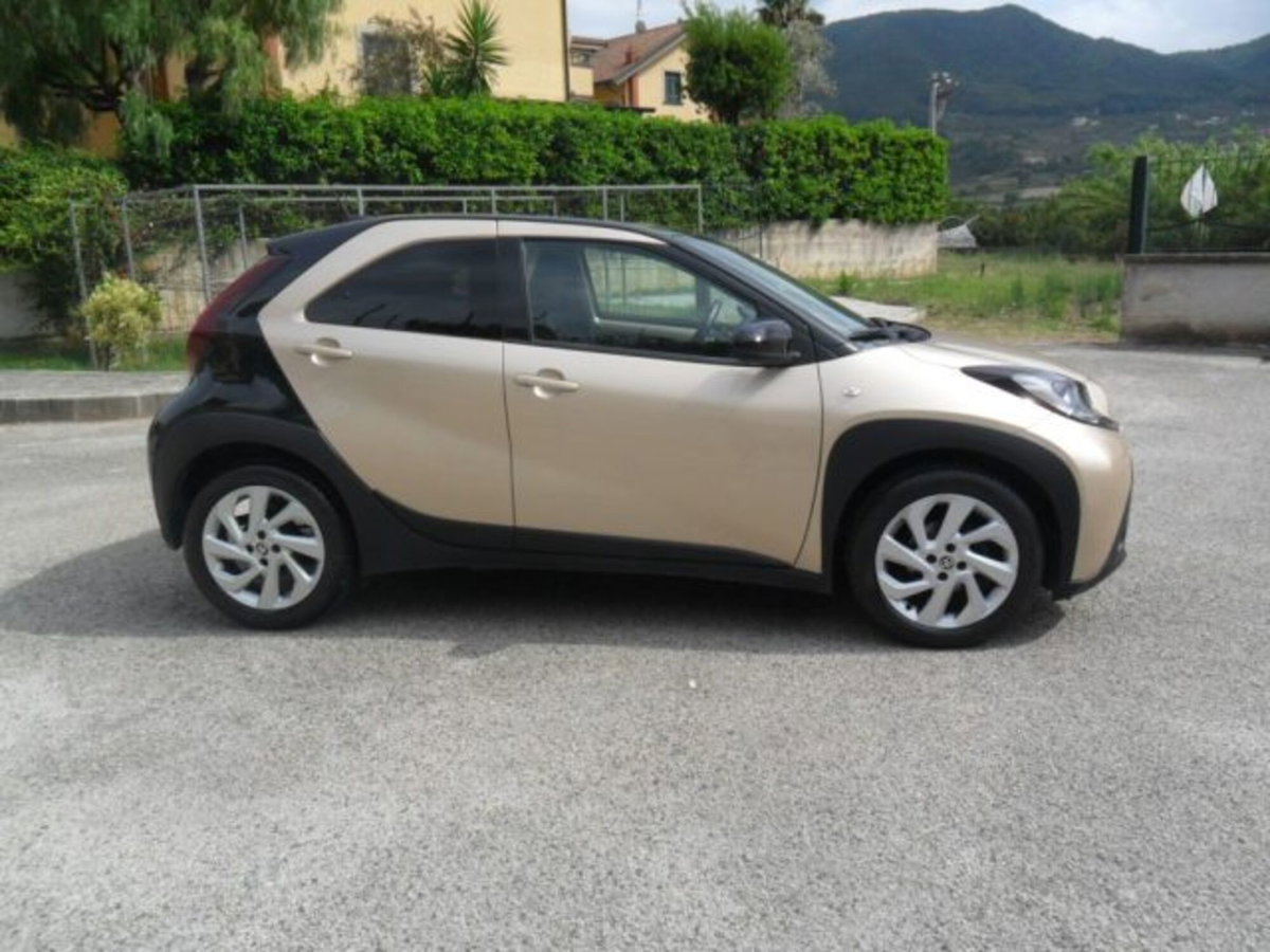 Toyota Aygo X 1.0 VVT-i 72 CV 5 porte Limited Air (4)