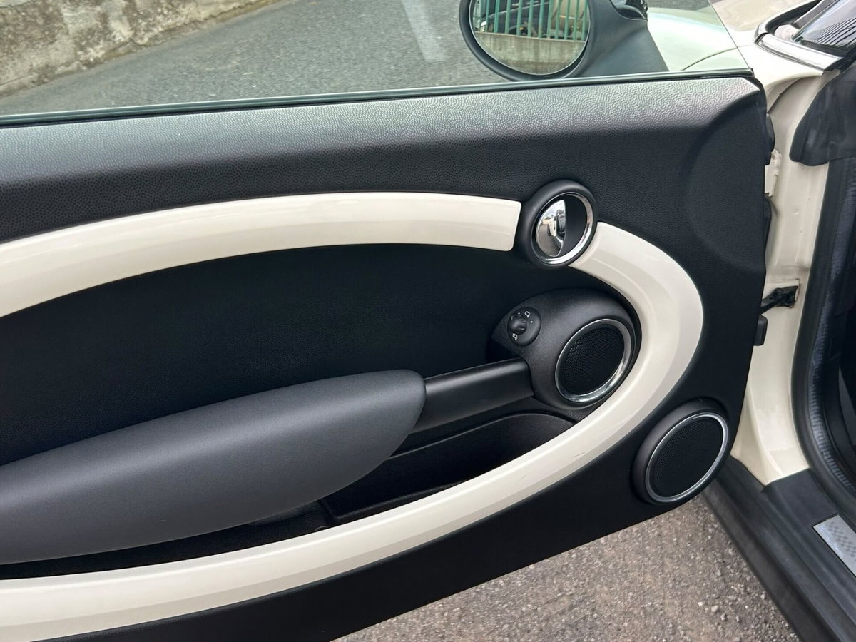 MINI Mini Roadster 2.0 Cooper SD Roadster (13)