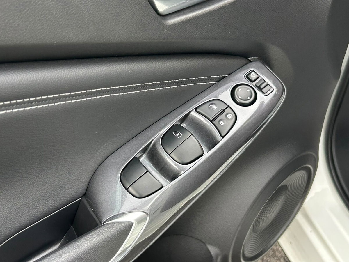 Nissan Juke 1.6 hev Tekna (16)
