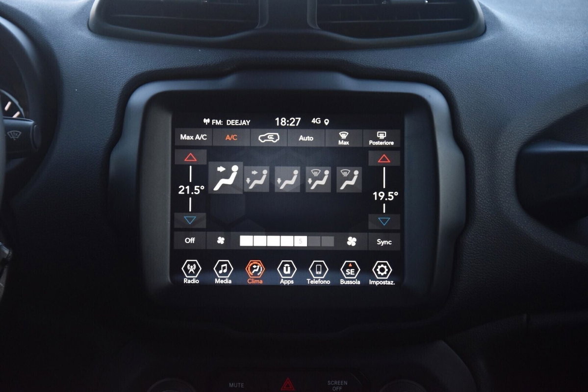 Jeep Renegade 1.3 T4 190CV PHEV 4xe AT6 Upland (13)