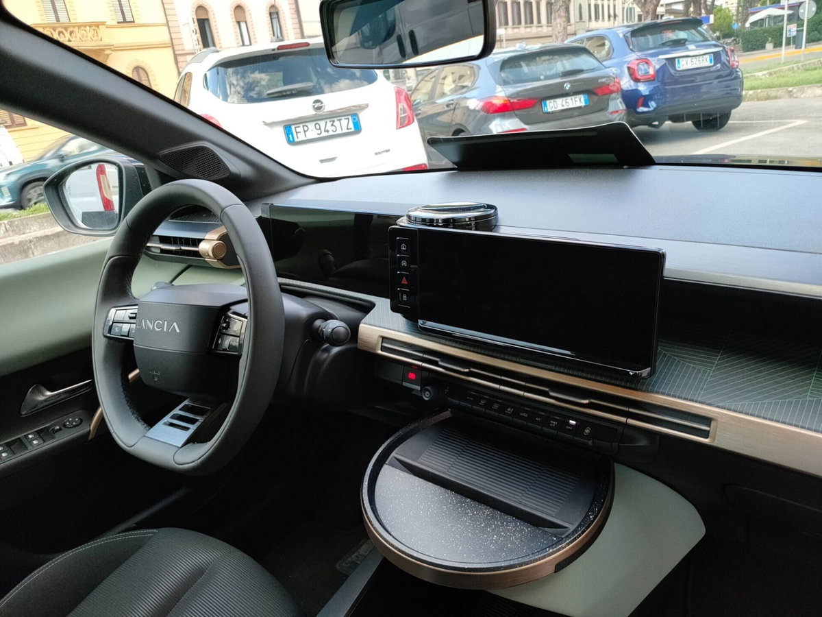 Lancia Ypsilon 1.2 mhev Edizione Limitata Cassina e-dct (15)