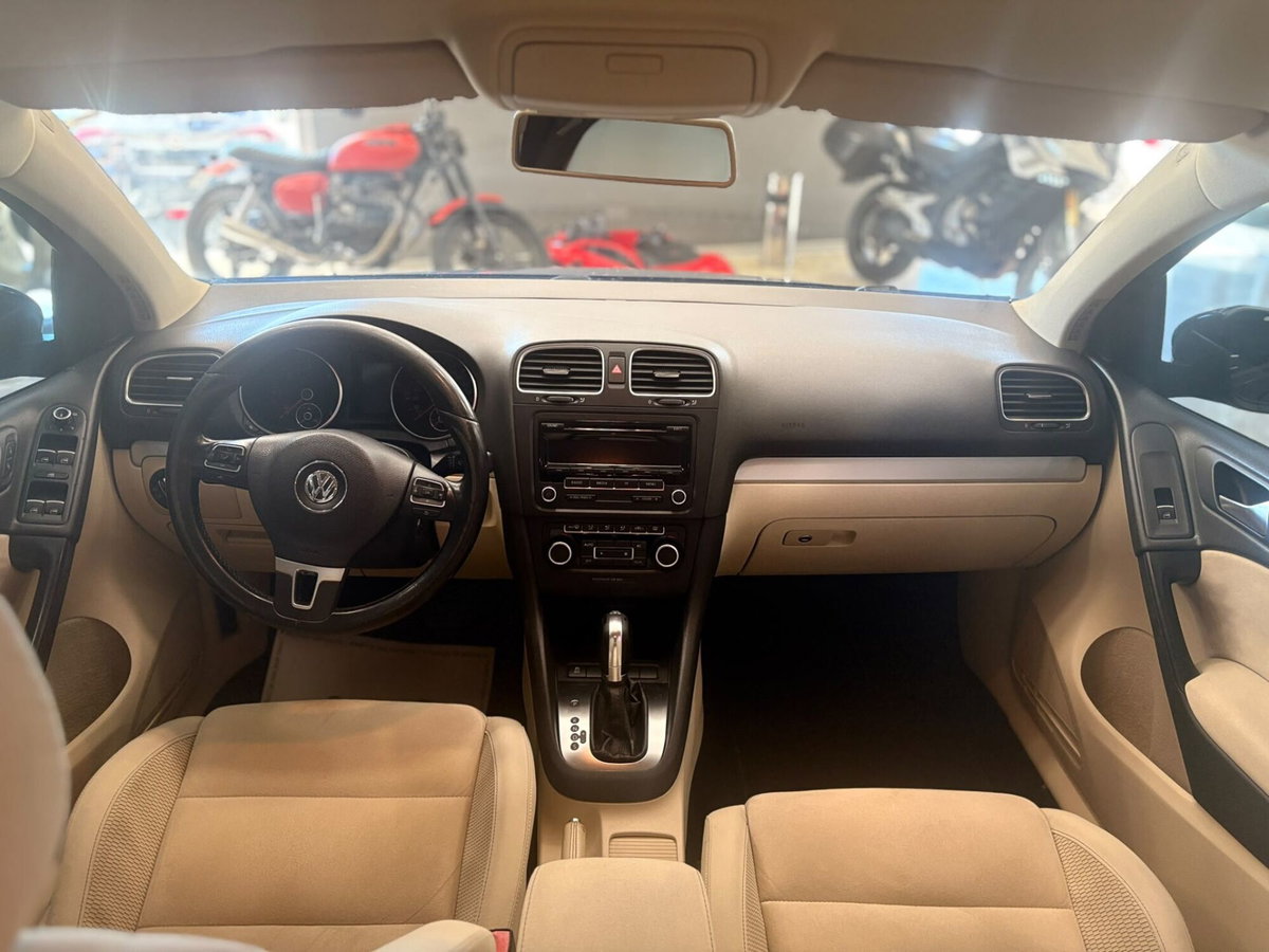 Volkswagen Golf 1.6 TDI DPF DSG 5p. Highline (18)