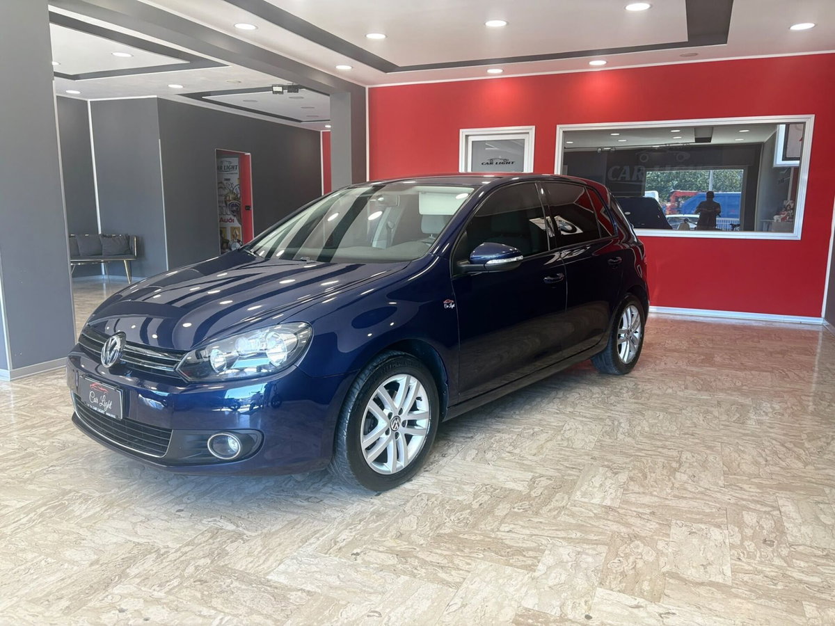 Volkswagen Golf 1.6 TDI DPF DSG 5p. Highline (3)
