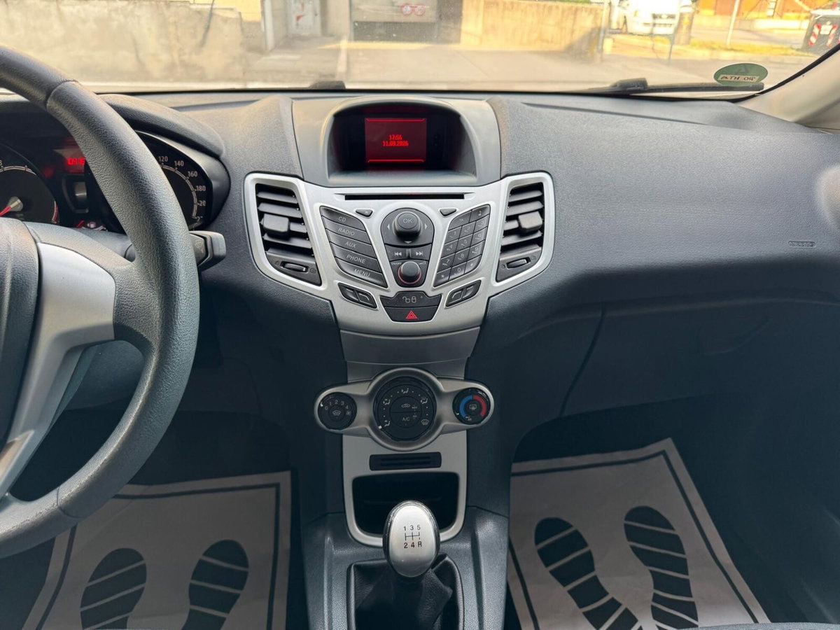 Ford Fiesta 1.2 82 CV 5 porte Titanium (12)