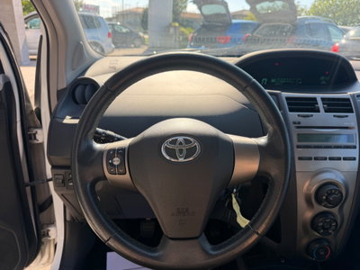 Toyota Yaris 1.0 5 porte Luxury pack (10)